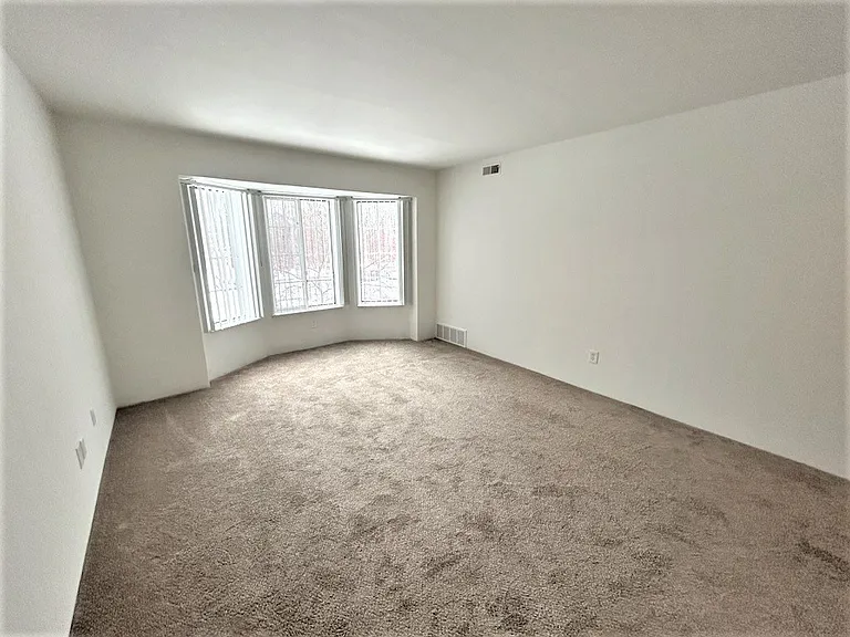 Charter Oaks Apartments — Photo 172