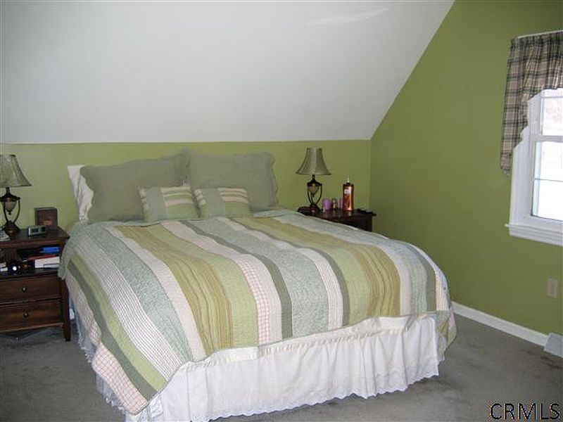 5th image of 18 N JENNIFER Road