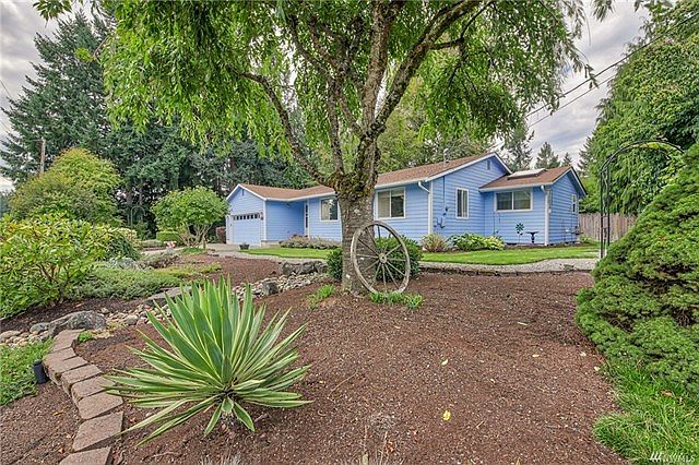 What a perfect combination...gardeners dream setting with loads of perennials, fenced-in garden area, potting shed, sprinkler system plus this lovely rambler close to Patterson Lake boat launch.