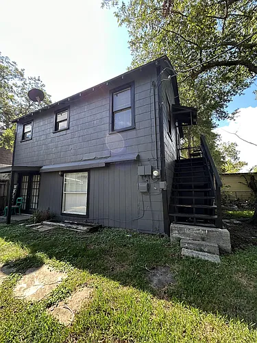 105 E Adoue St #2 Photo 1