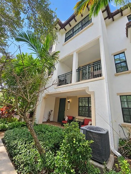 Pembroke Lakes South — Photo 1
