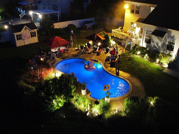 4th image of 17 Amaryllis Ln