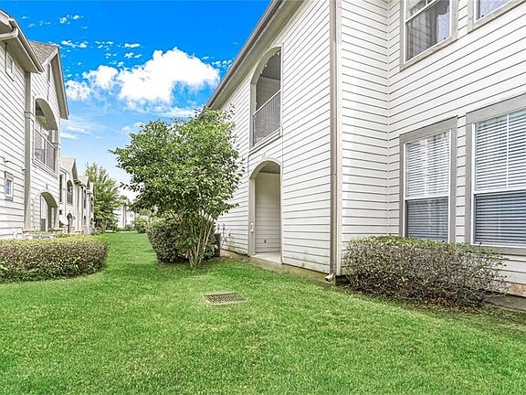 3rd image of 350 Emerald Forest Blvd APT 21109