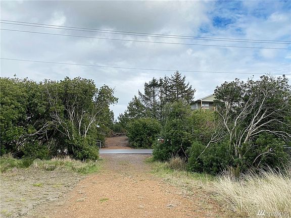 5th image of 567 Sand Dune Ave SW