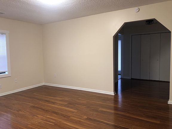3rd image of 1426 Wrenwood St
