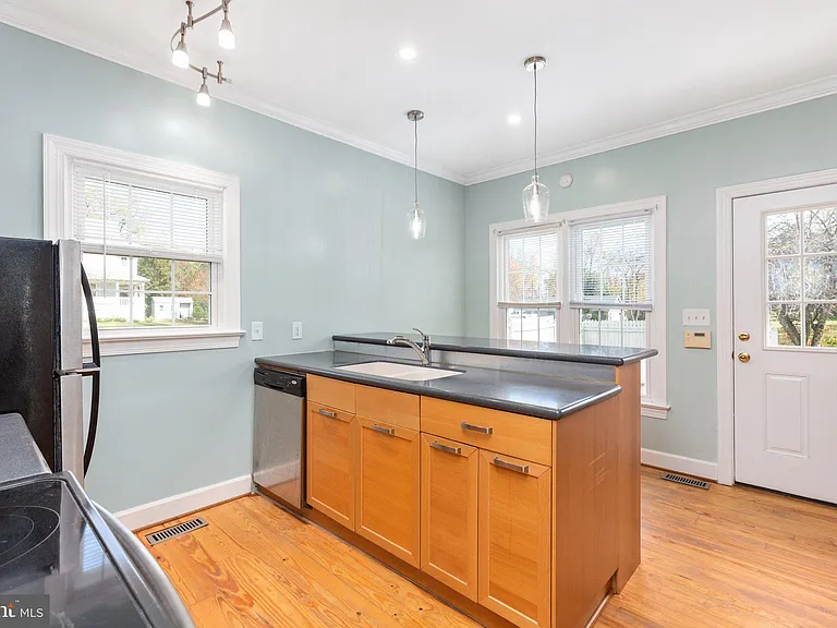 1445 Heatherstone Dr — Photo 15