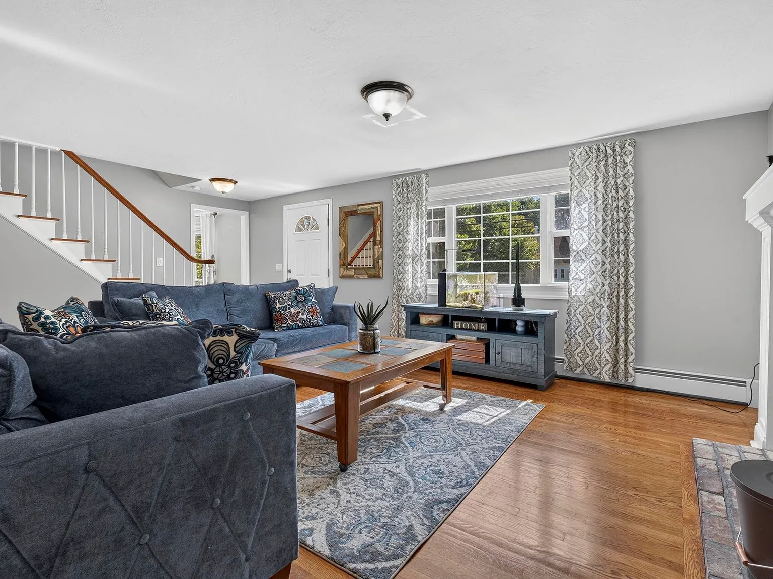3 bed, 1.5 bath, 2715 sqft, $3,295 — Photo 3