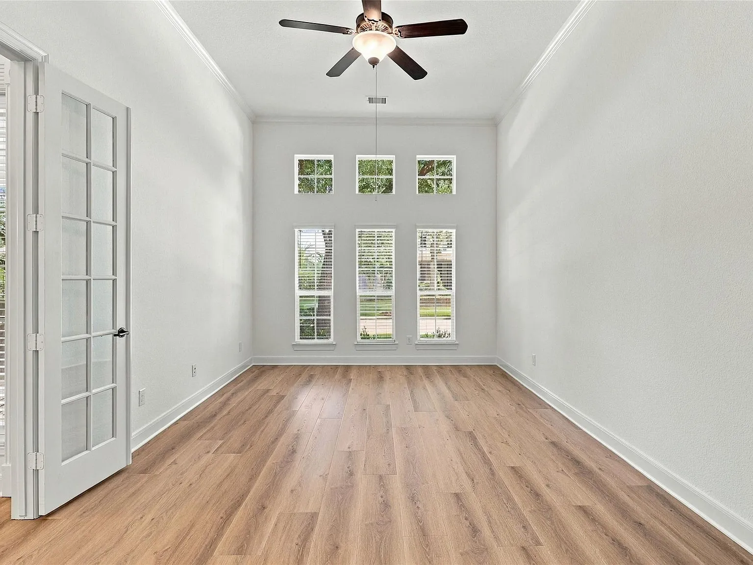 4 bed, 3.5 bath, 4011 sqft, $5,500 — Photo 4