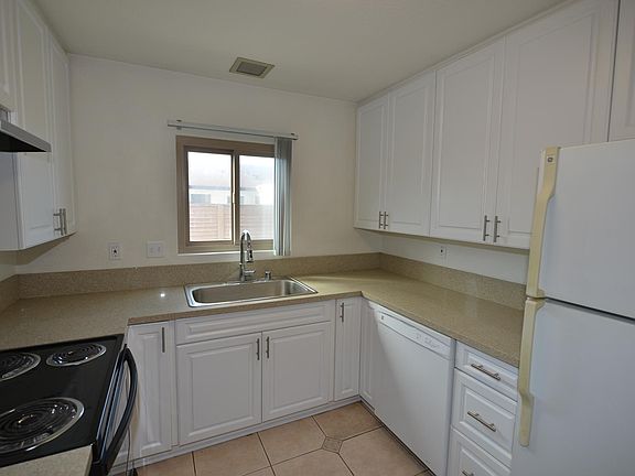 4th image of 4415 Clairemont Dr APT 2
