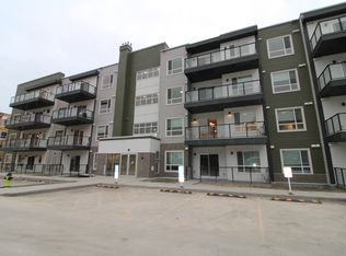 33 Carringham Gate NW, Calgary, AB T3P1W1