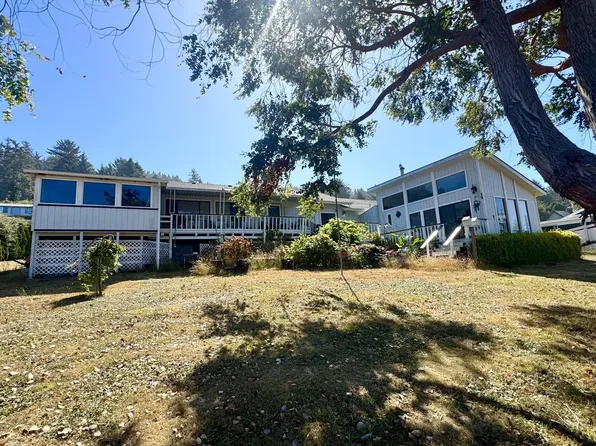 13850 Ocean View Dr, Smith River, CA 95567