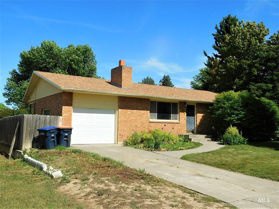 1st image of 704 Alturas Dr N