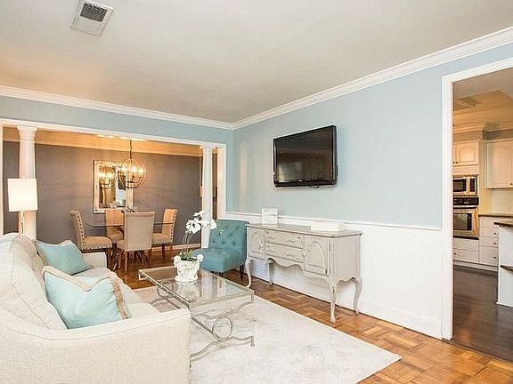 4th image of 809 Kingsbury Ave