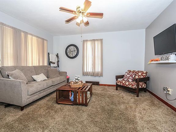 4th image of 444 Saint Clair St