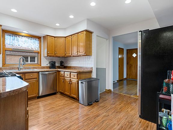 5th image of 321 Beach Ave