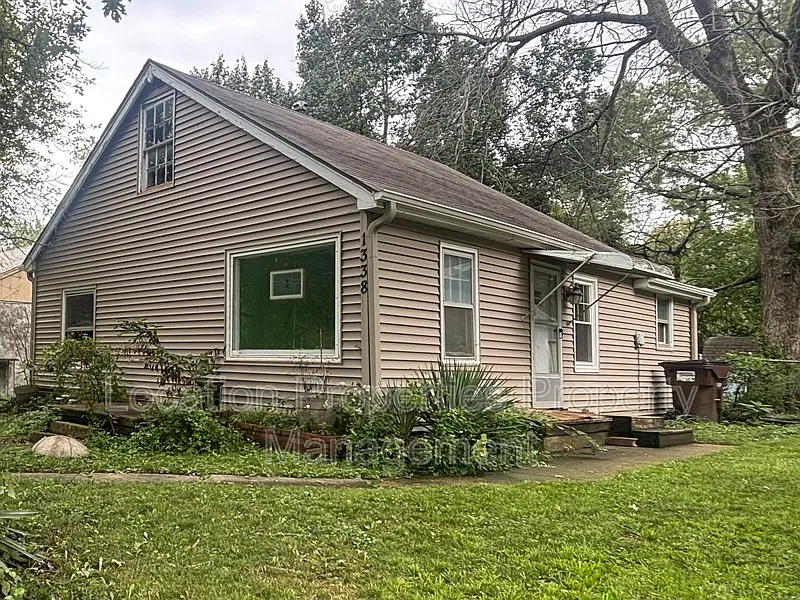 3 bed, 1.0 bath, 864 sqft, $1,400 — Photo 2