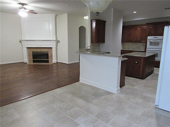 5th image of 1020 Candlewood Trl