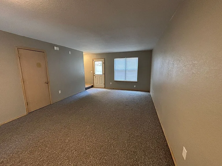 1366 E Sequoyah Ct — Photo 5