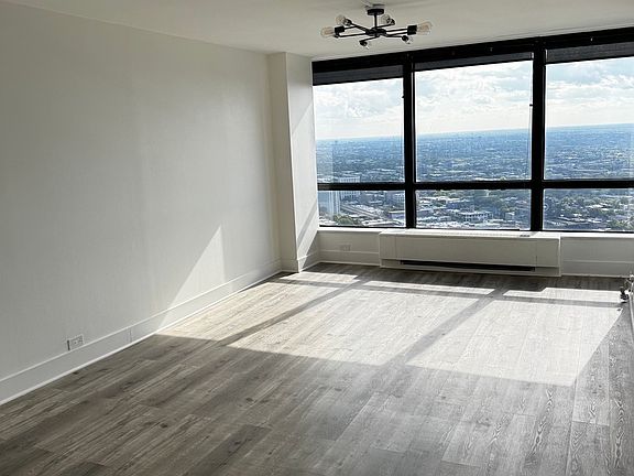 5th image of 5415 N Sheridan Rd APT 5414