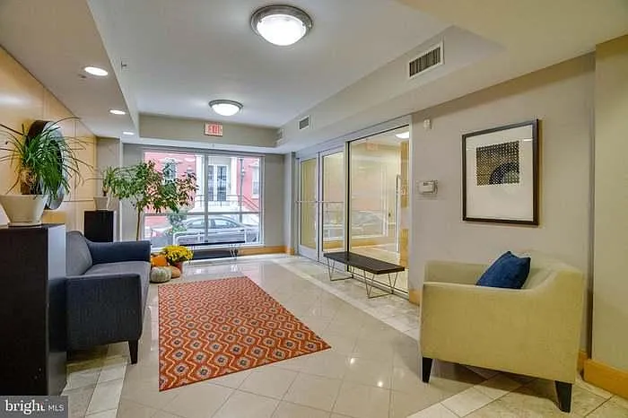 301 S 11th St #100 — Photo 2