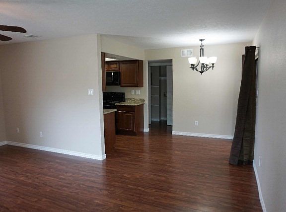 5th image of 2636 Encina Dr