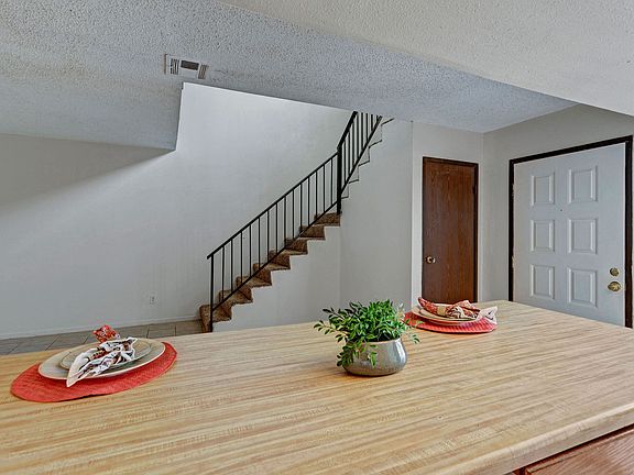 Avanti Townhomes Dining Room