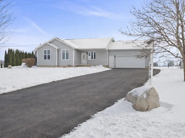 2919 W Kalamo Hwy, Charlotte, MI 48813