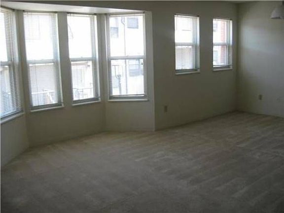 4th image of 1050 Washington St APT 202