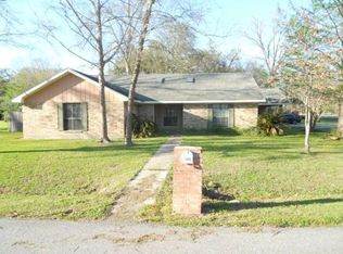 100 Teakwood Dr, Youngsville, LA 70592