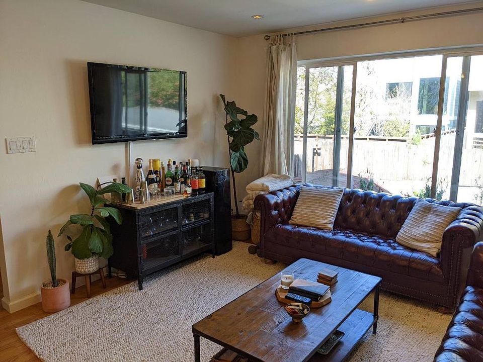 Tenant is packing and the Photos are of another identical unit.