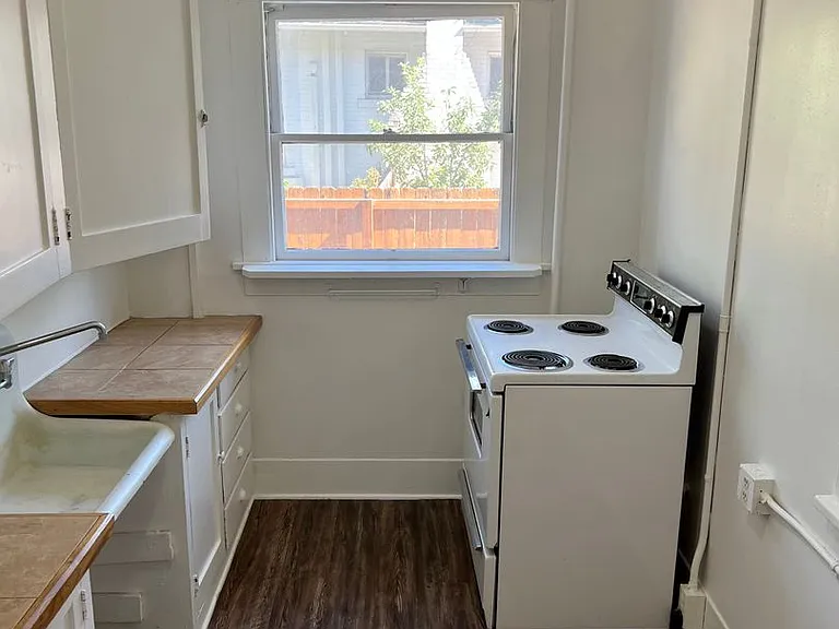 420 S 6th Ave — Photo 13