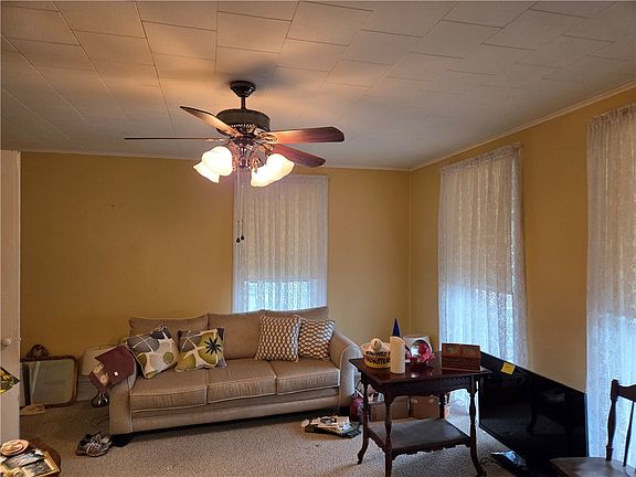 5th image of 147 E Elm St