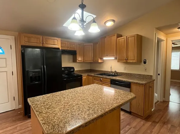 989 1/2 Laurelhurst Dr, Eugene, OR 97402