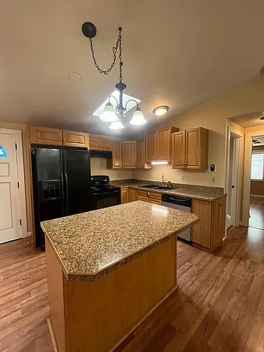 989 1/2 Laurelhurst Dr Photo 1