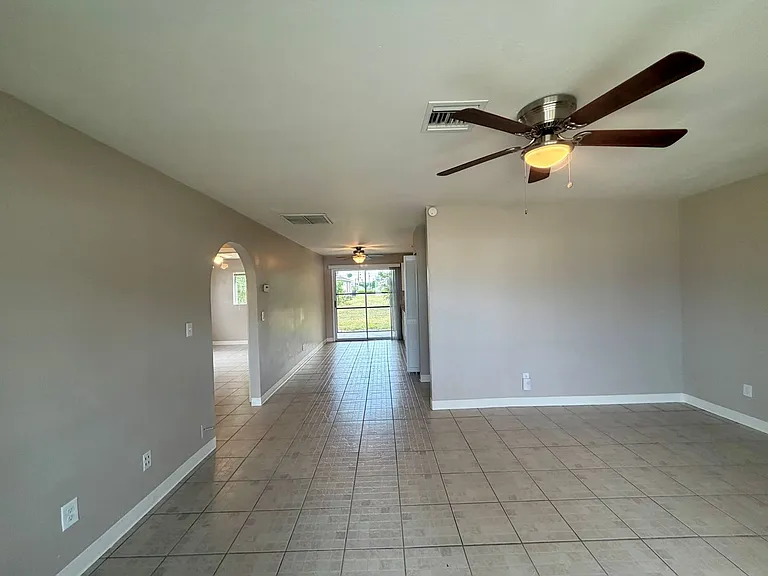 712 SW 3rd Ct — Photo 5
