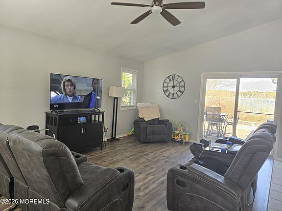 4th image of 51 Nautilus Dr