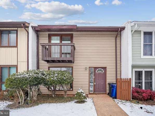 747 Sugarland Run Dr, Sterling, VA 20164