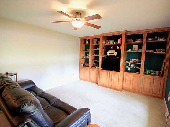 3rd image of 210 Jefferson Ln