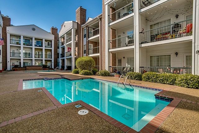 1st image of 708 11th St APT 214