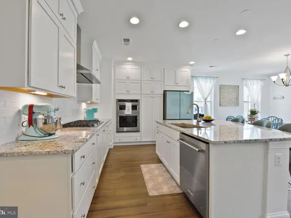 125 Cowbird St, Lake Frederick, VA 22630
