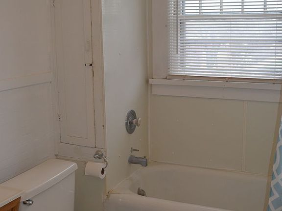 5th image of 1410 Rosemary Ln APT 202
