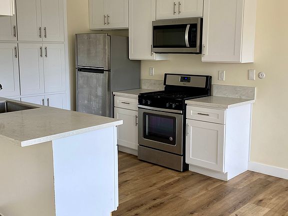 2nd image of 4039 Riviera Dr #B