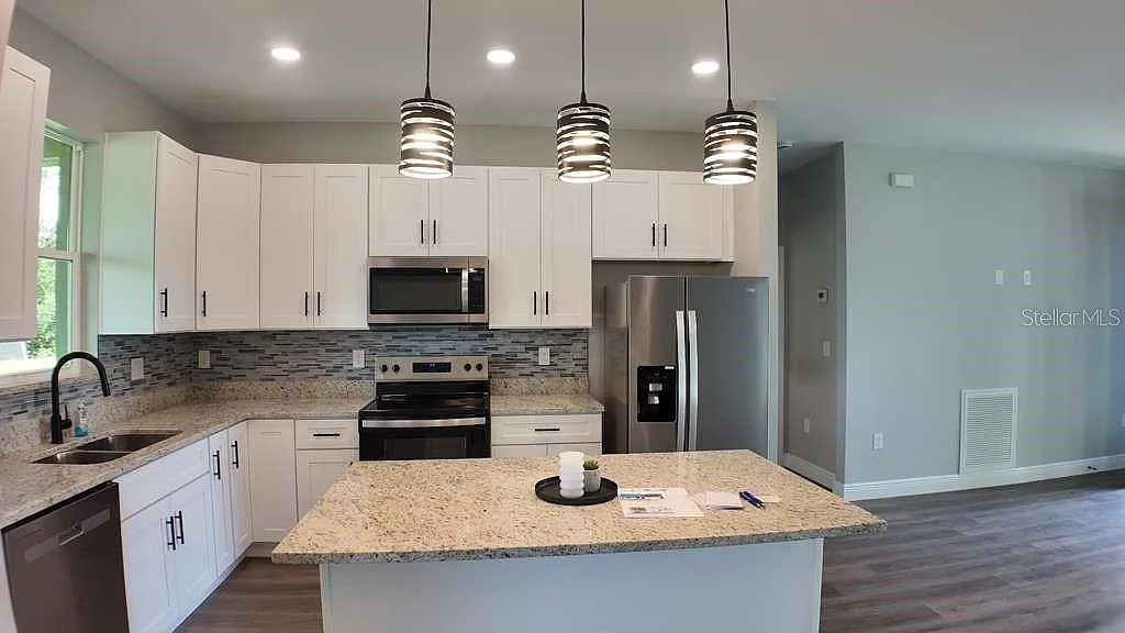 3 bed, 3.0 bath, 1505 sqft, $2,350 — Photo 4