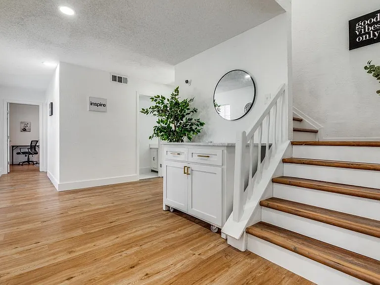 Bayberry Ln — Photo 6