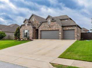 1501 Crestwood Hills Ln, Cave Springs, AR 72718