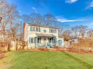 22 Holiday Blvd, Center Moriches, NY 11934