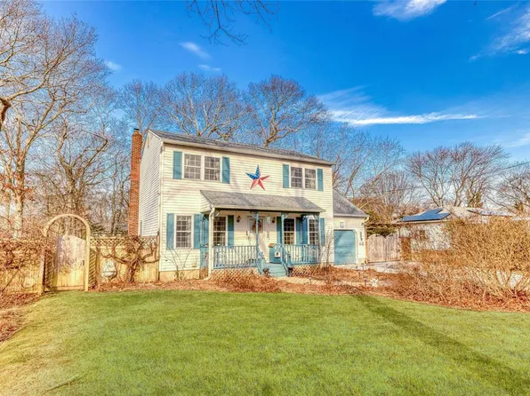 22 Holiday Boulevard, Center Moriches, NY 11934
