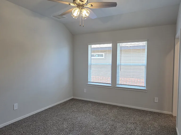 305 Randall Pl — Photo 7