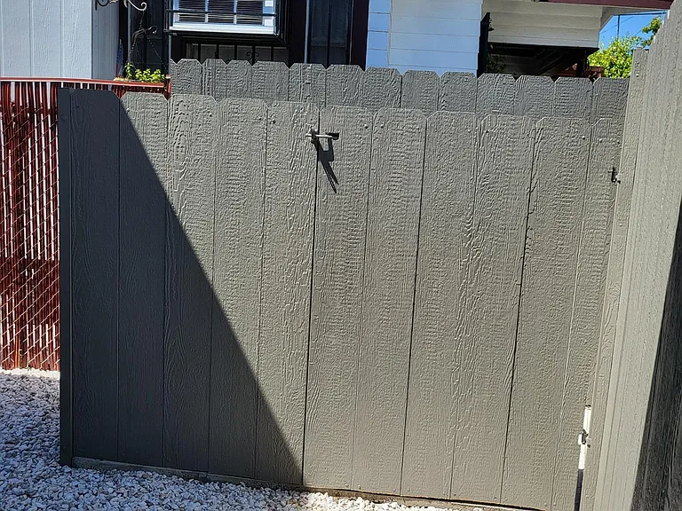 French Ave — Photo 15