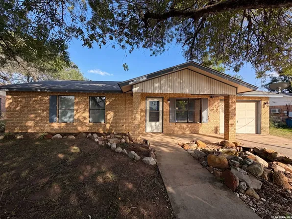 1308 LONGHORN DR, Floresville, TX 78114